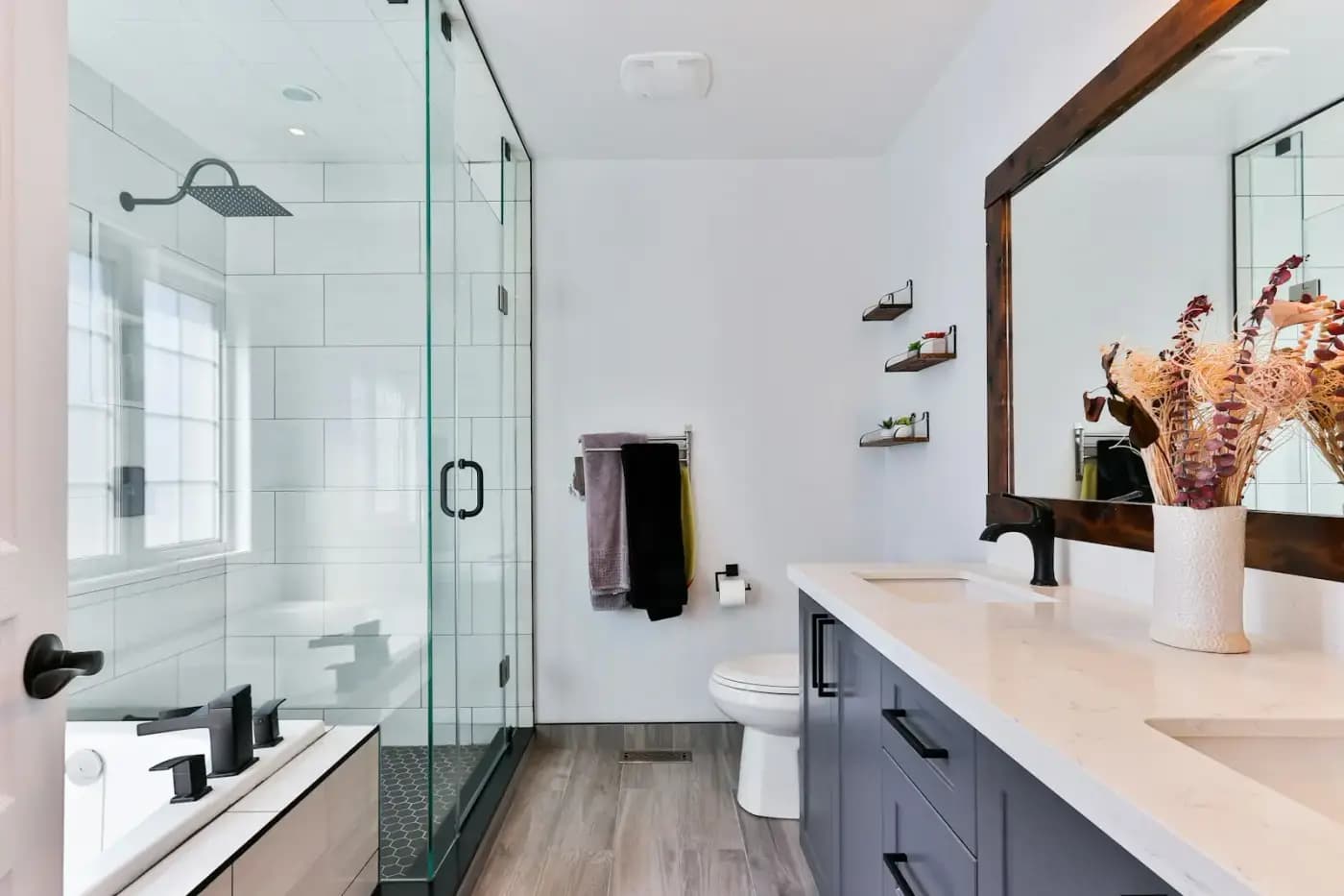 Single room with attached bath for working women — photo 2